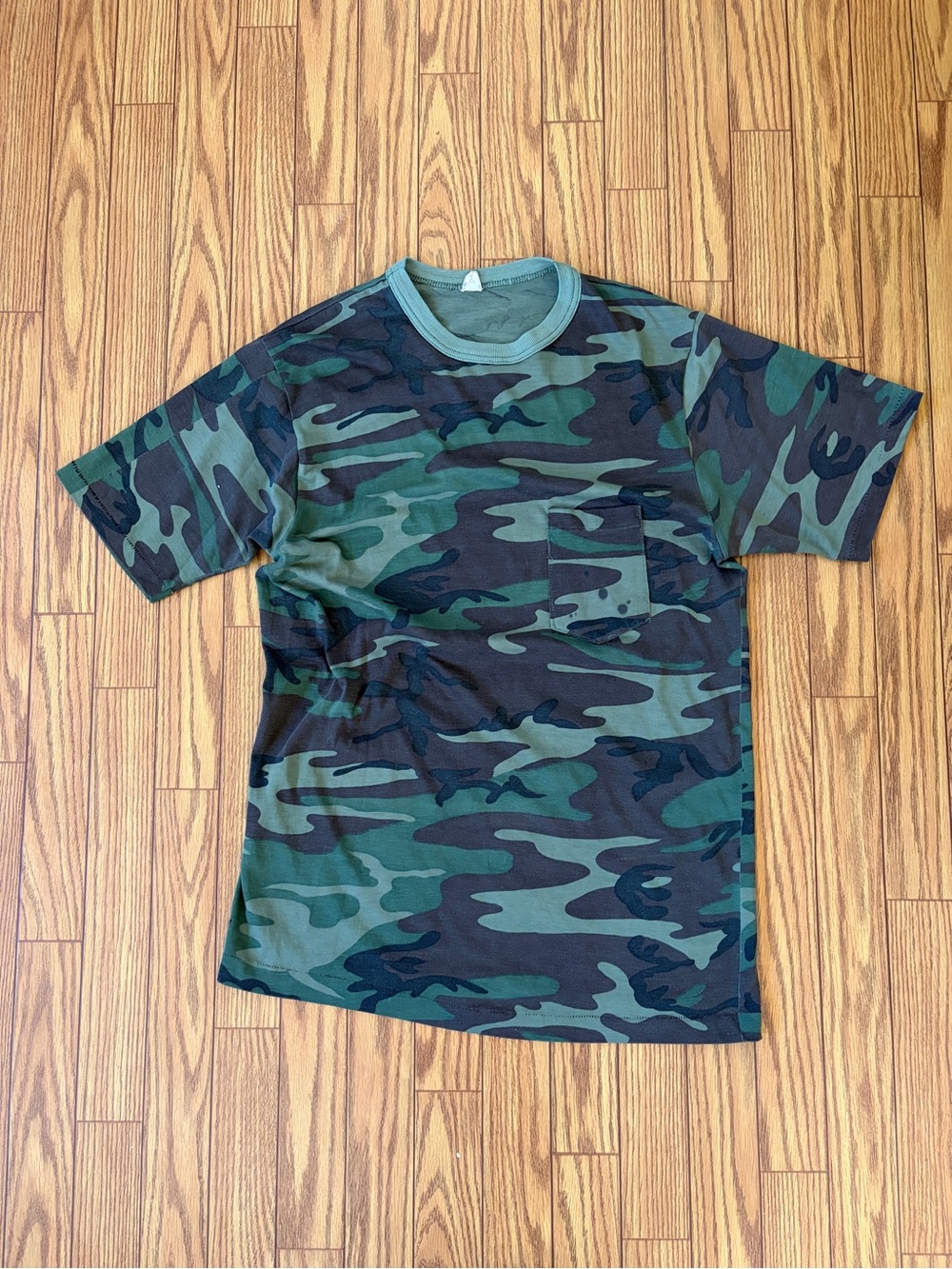 Vintage single stitch military army fatigue camouflage hunting pocket tee size L